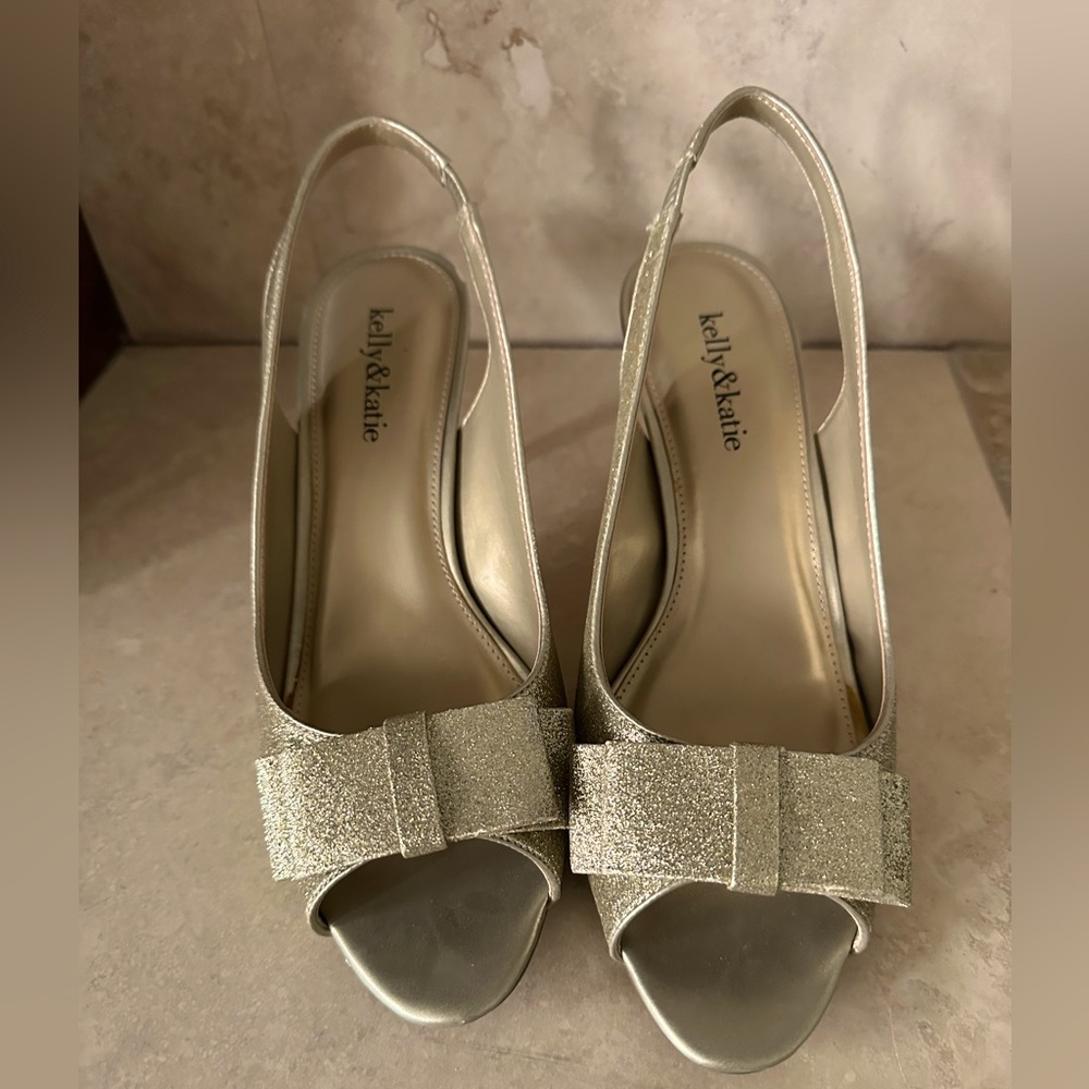 Kelly & Katie Gold Women's Shoes